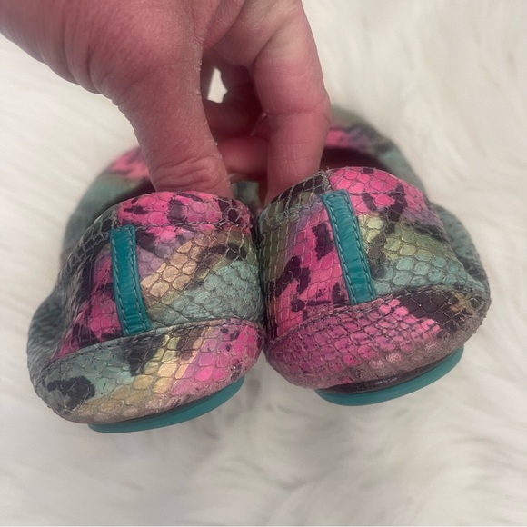 Electric Snake Tieks Flats Size 9 - Picture 7 of 10